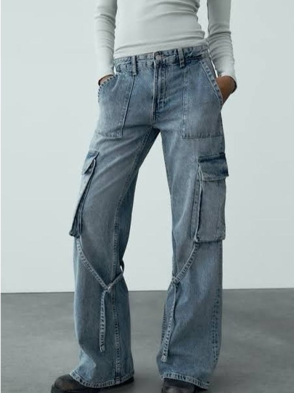 Zara Wide-Leg Cargo Jeans with Strap Details - Picture 2 of 8